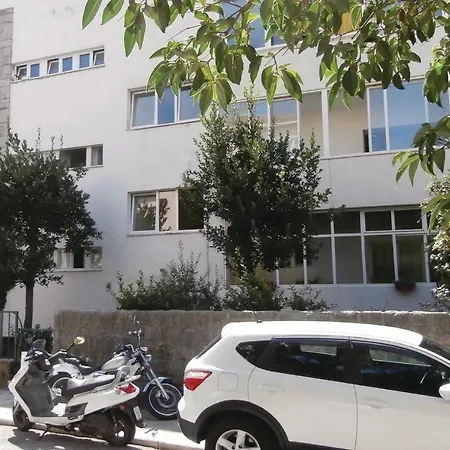 *lxxviii * Apartamento