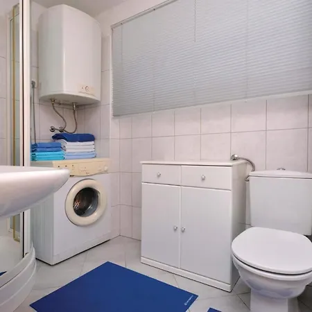 *lxxviii * Apartman